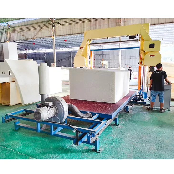 Maskine til skæring af skumplader